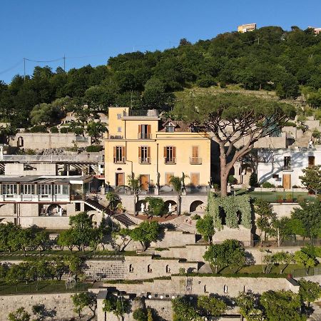 Villa Di Natale Pagani Bagian luar foto