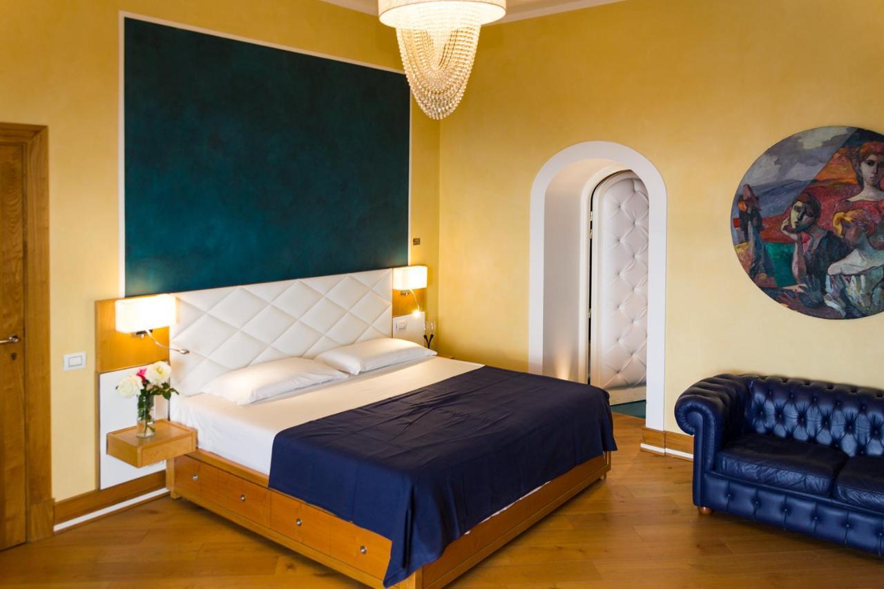 Villa Di Natale Pagani Bagian luar foto