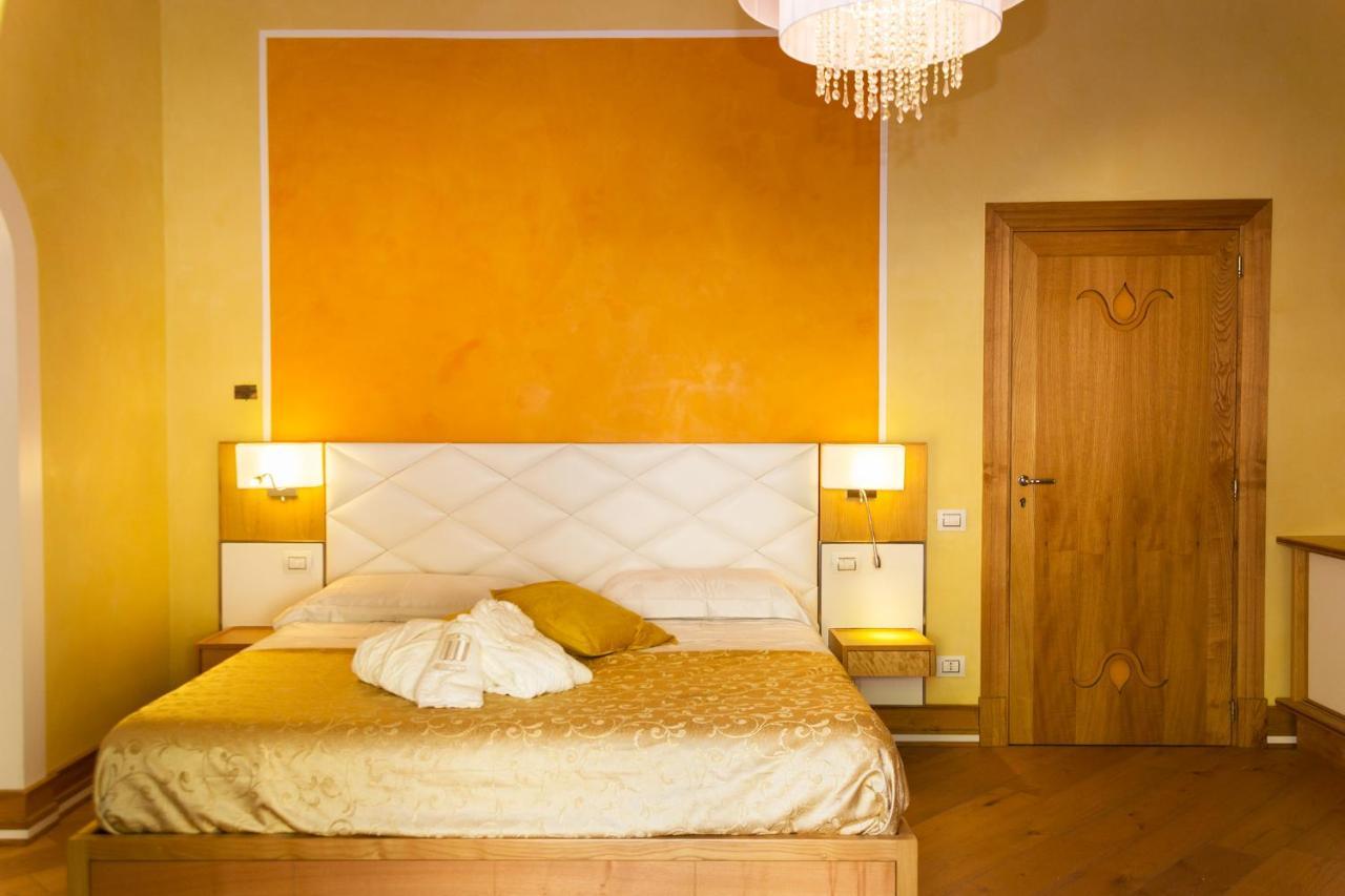 Villa Di Natale Pagani Bagian luar foto